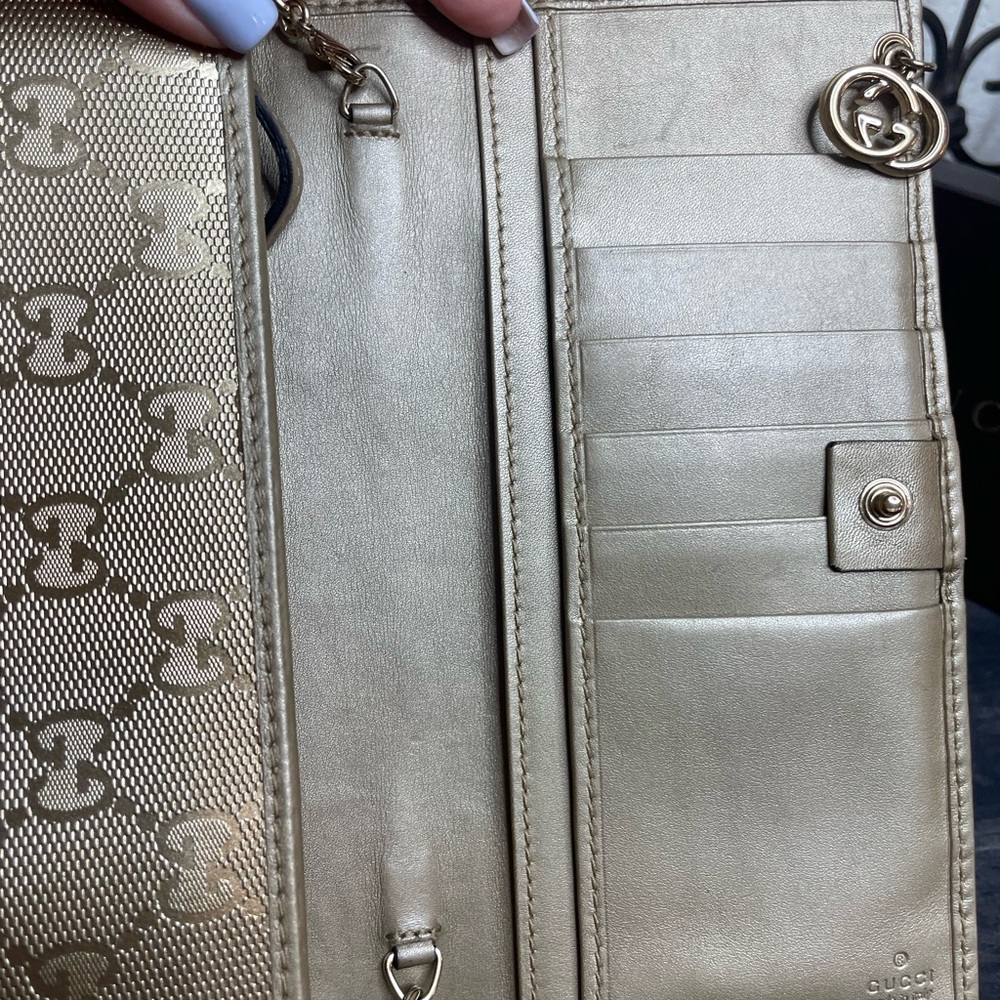 EUC Gucci Gold Imprime GG WOC - Picture 9 of 16